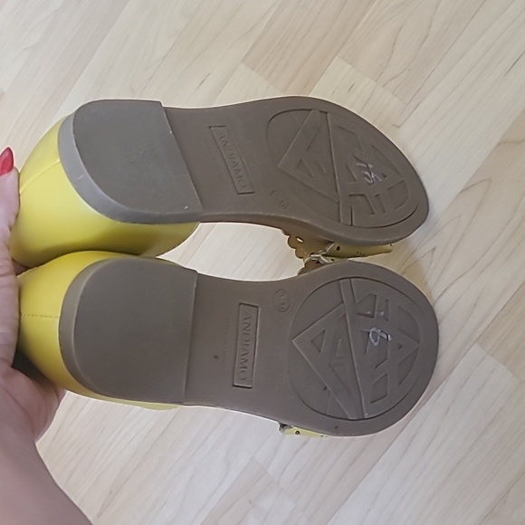 Andiamo Apaula Yellow Faux Leather Slip On Flats Sandals, Womens 5.5 - Picture 6 of 7